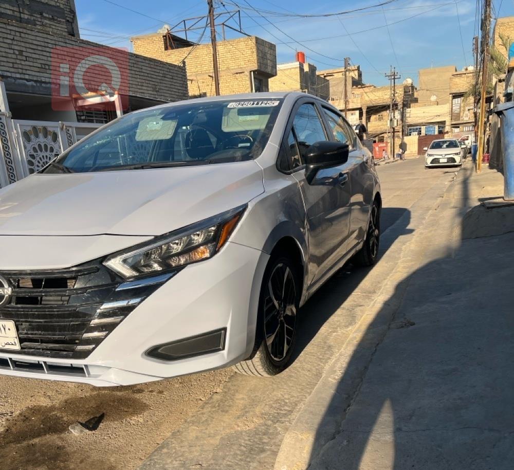 نيسان فيرسا